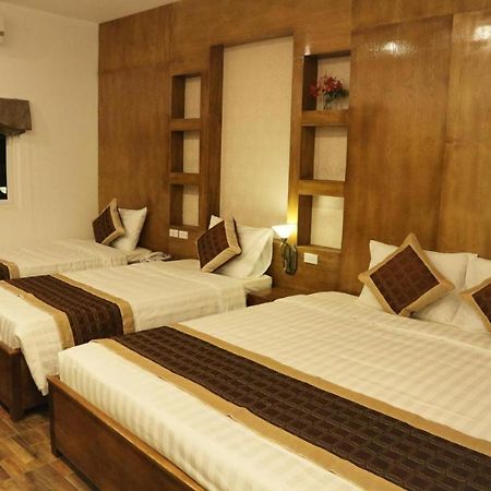 V Central Hotel Vang Vieng Esterno foto