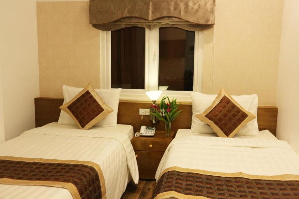 V Central Hotel Vang Vieng Esterno foto